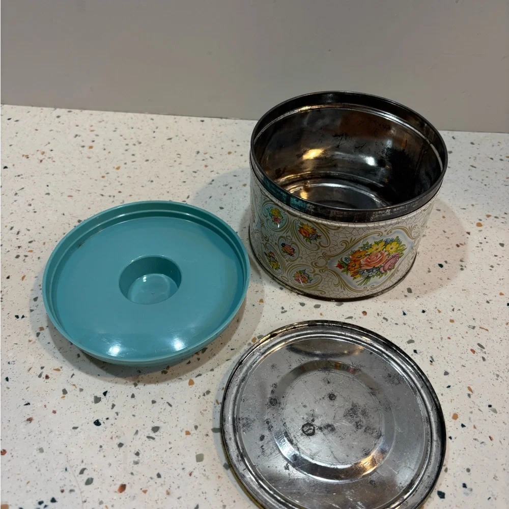 Vintage Floral Flower‎ Tin Container with Blue Lid